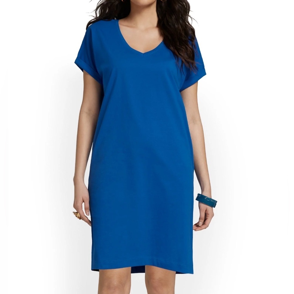 New York and Co vneck perfect tee dress